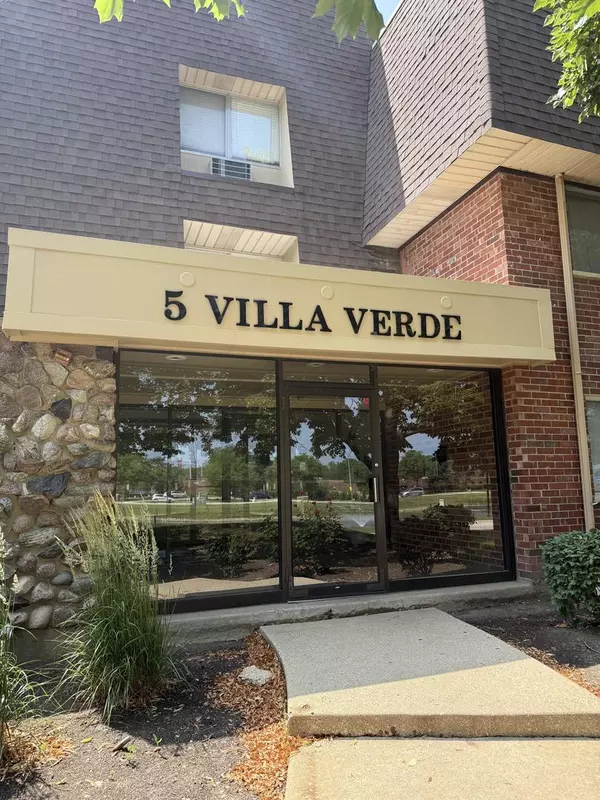 5 Villa Verde DR #207, Buffalo Grove, IL 60089