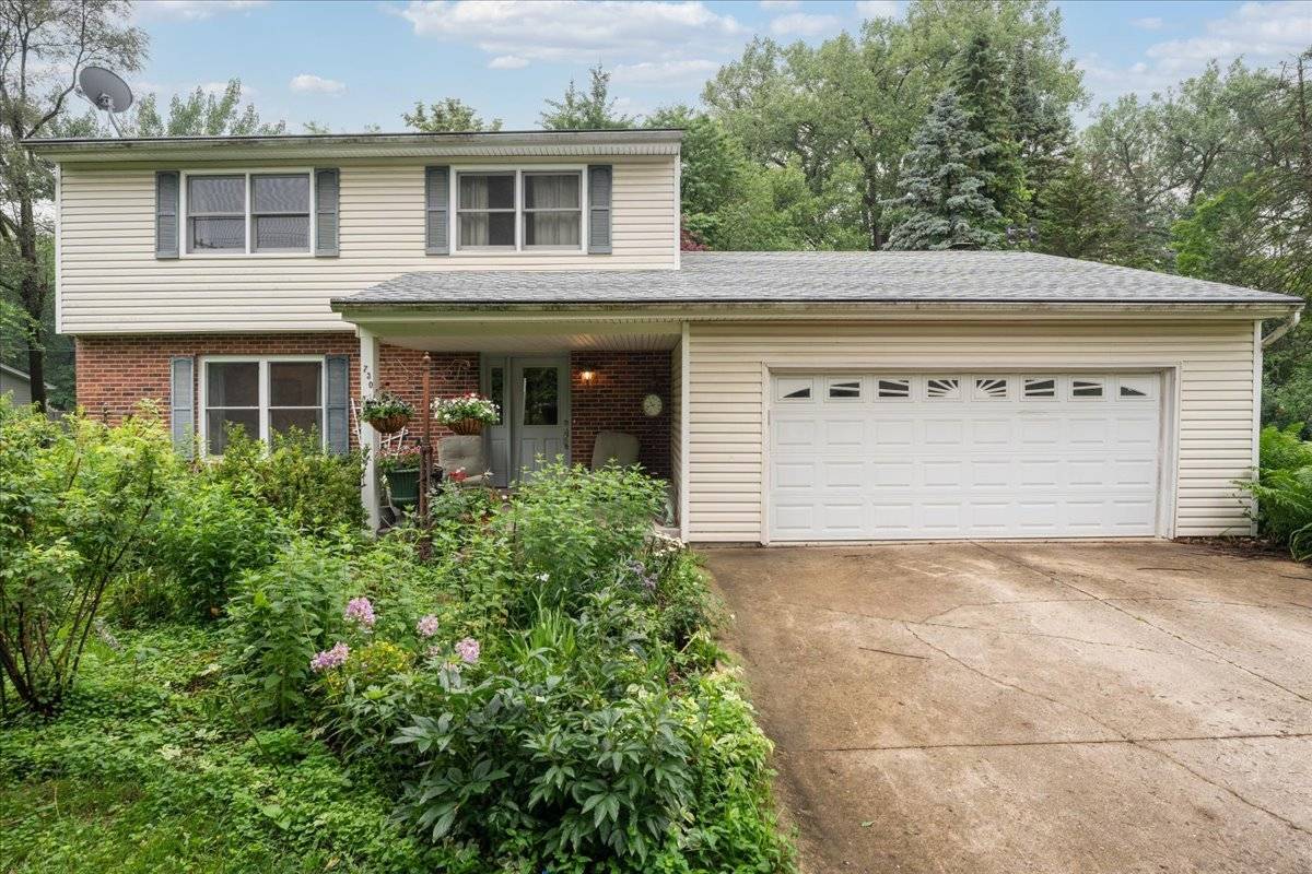 1N730 Macqueen DR, West Chicago, IL 60185