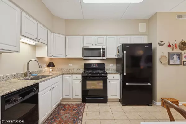 Libertyville, IL 60048,1479 MILWAUKEE AVE #205
