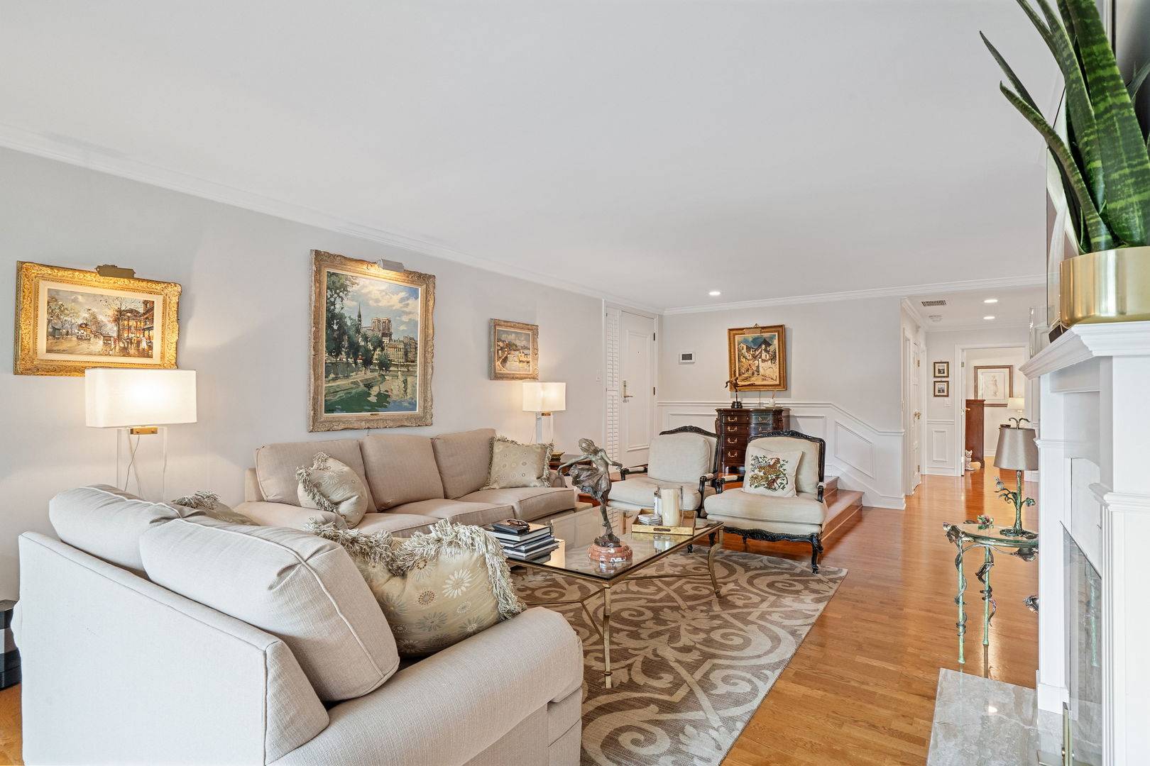 Oak Brook, IL 60523,5 Oak Brook Club DR #N303