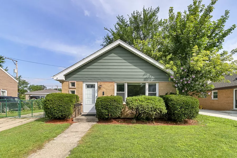 348 E Quincy ST, Riverside, IL 60546