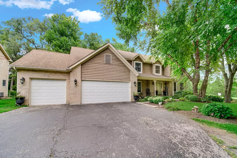 640 Silver Berry DR, Crystal Lake, IL 60014