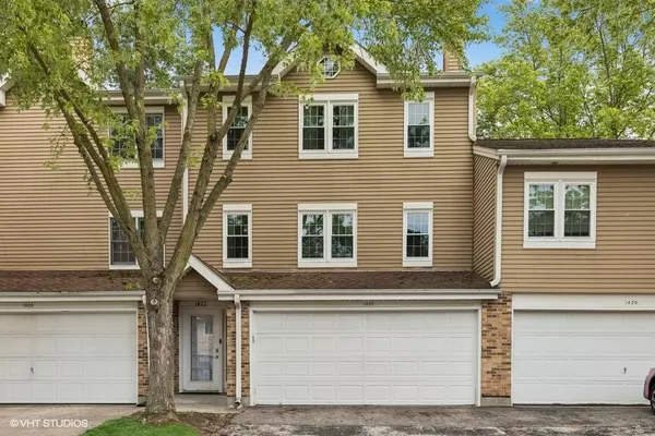 1422 Oakleaf LN, Woodstock, IL 60098