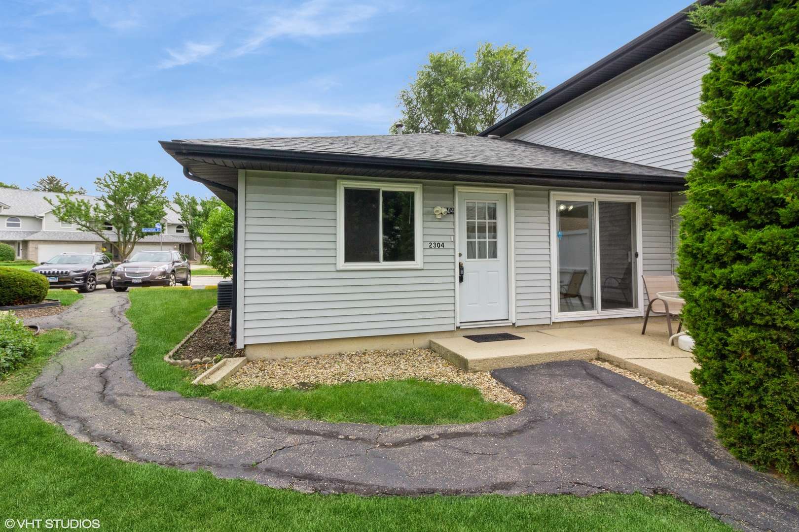 2304 Carnation DR #2304, Crest Hill, IL 60403