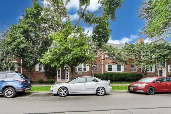 Chicago, IL 60645,6555 N Damen AVE #2