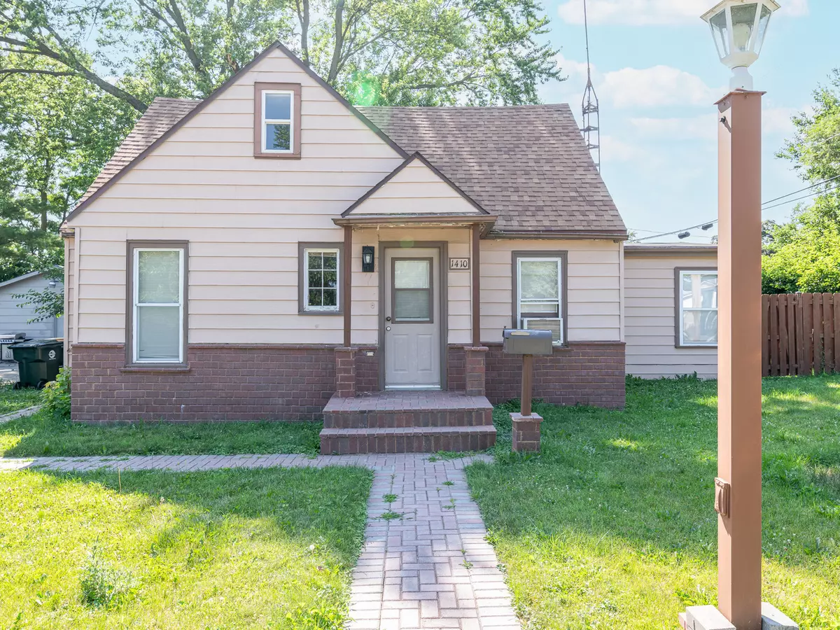 Round Lake Beach, IL 60073,1410 N East End AVE