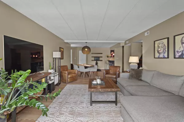 Wood Dale, IL 60191,440 E MONTROSE AVE #209