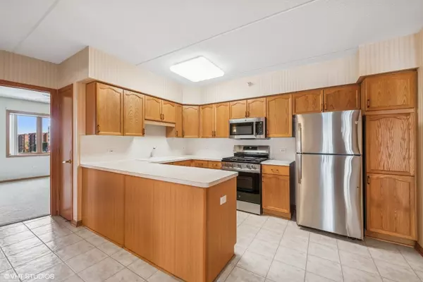 Des Plaines, IL 60016,650 S River RD #504