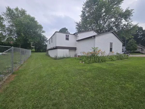 Rockford, IL 61101,927 N Day AVE