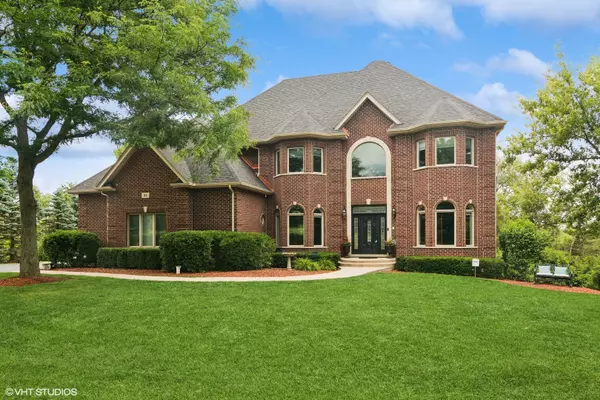32 Squire RD, Hawthorn Woods, IL 60047