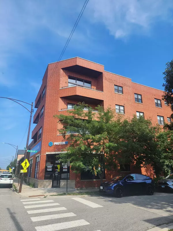 Chicago, IL 60630,5019 W Lawrence AVE #4W