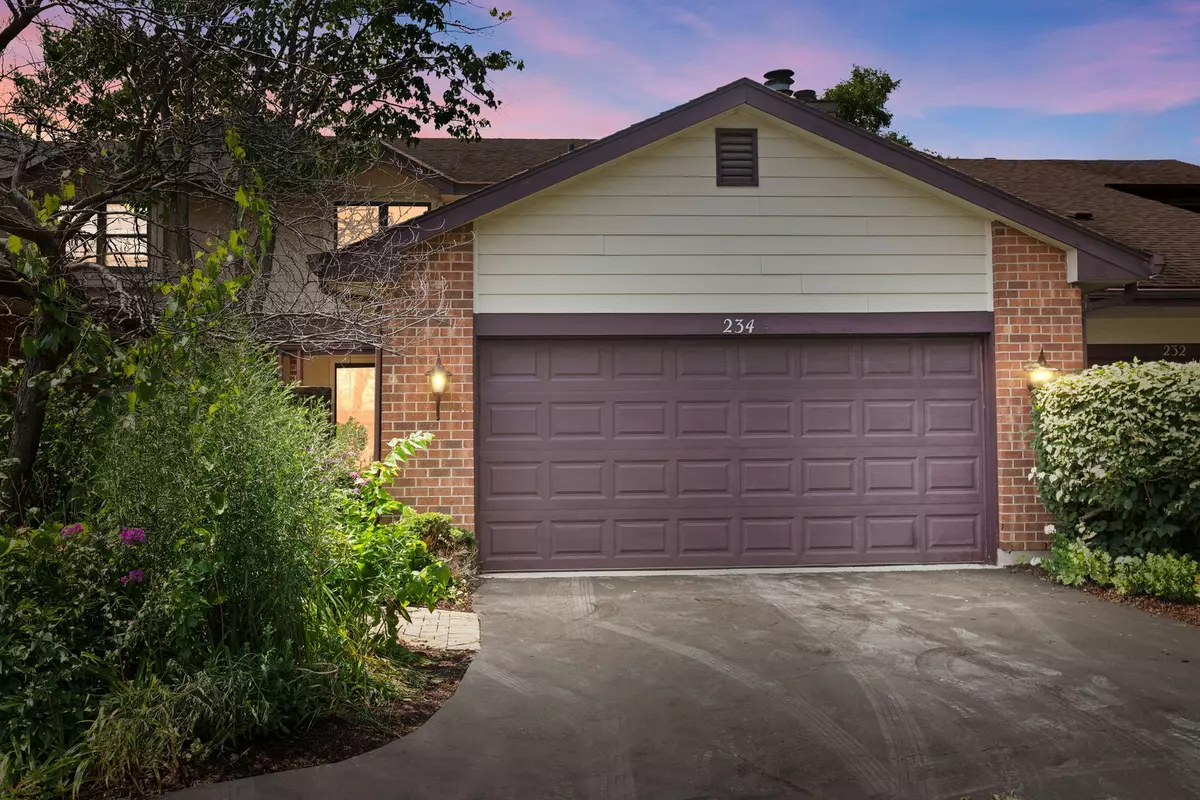 Hinsdale, IL 60521,234 W Grant Village ST