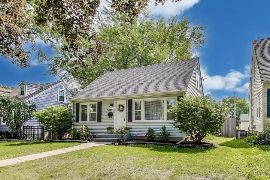 1010 Elm ST, St. Charles, IL 60174