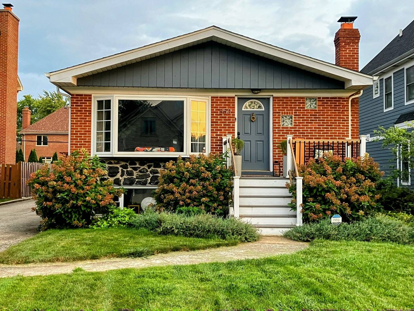 550 W Gladys AVE, Elmhurst, IL 60126
