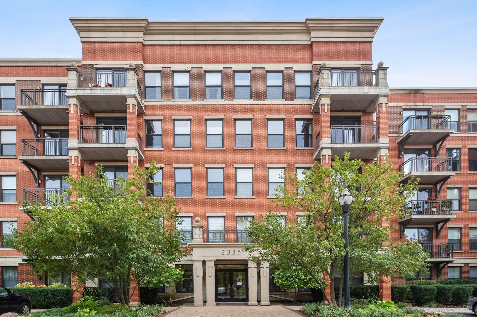2335 W Belle Plaine AVE #207, Chicago, IL 60618