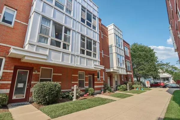 3244 N Kilbourn AVE #3, Chicago, IL 60641