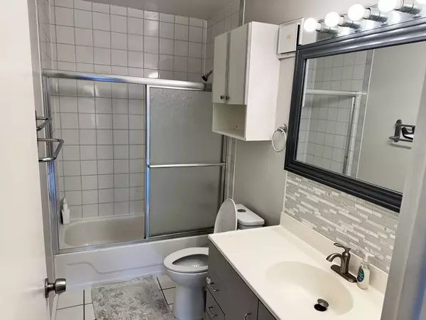 Schaumburg, IL 60193,614 Tralee CT #2C