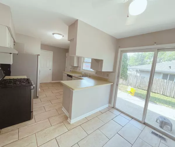 Elk Grove Village, IL 60007,546 LANDMEIER RD
