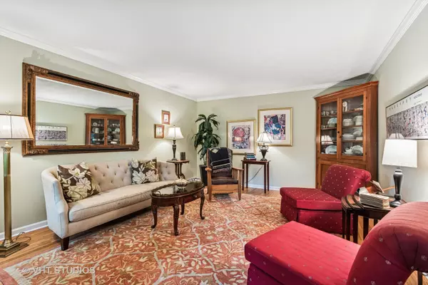 Wheaton, IL 60189,2S560 Seneca DR