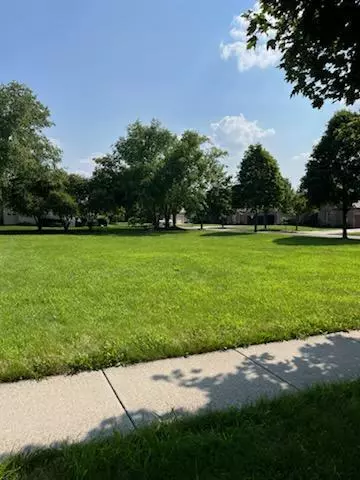 South Elgin, IL 60177,1251 Lansbrook DR