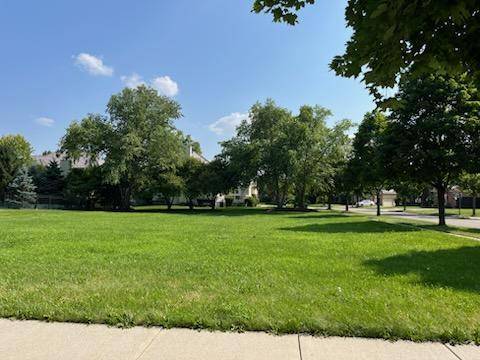 1251 Lansbrook DR, South Elgin, IL 60177