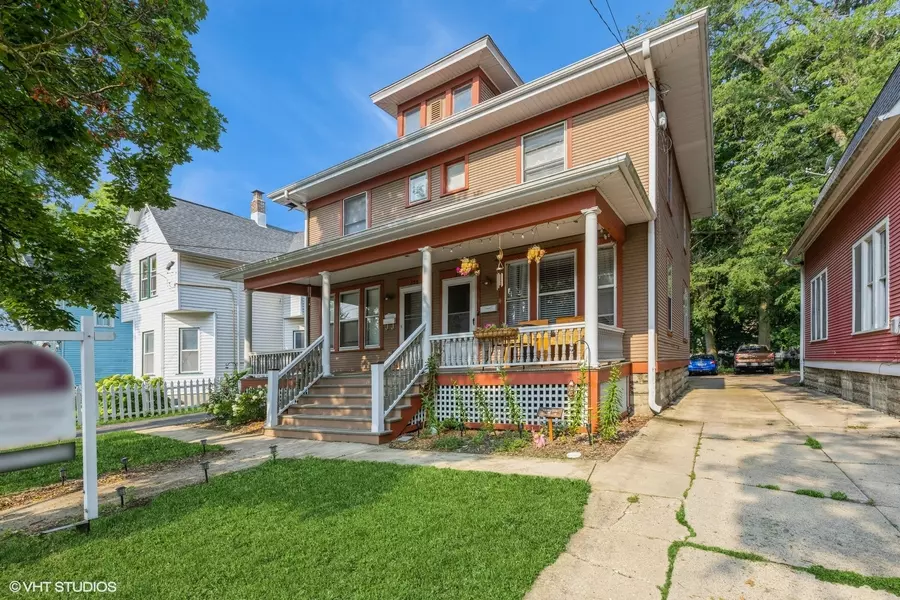 208-210-212 Blackhawk ST, Aurora, IL 60506