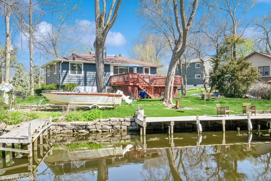 31 Medinah AVE, Fox Lake, IL 60020