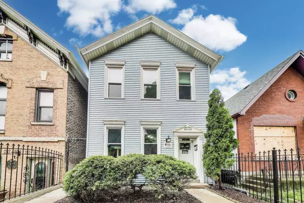 2437 W Taylor ST, Chicago, IL 60612