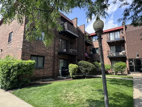 Mount Prospect, IL 60056,1785 W Algonquin RD #2A