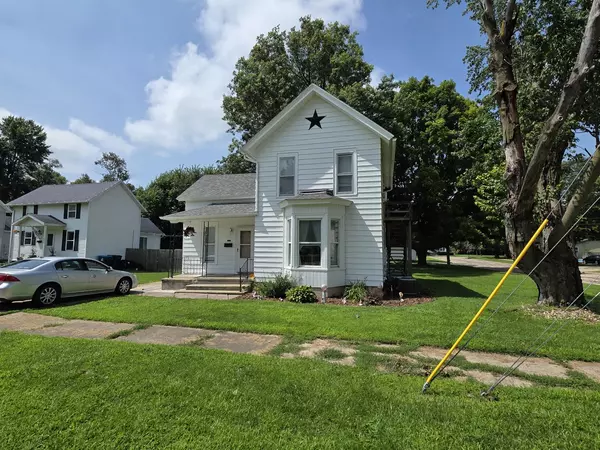 300 & 300 1/2 4th AVE, Rock Falls, IL 61071