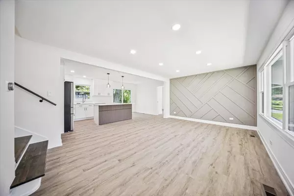 Glen Ellyn, IL 60137,22W633 Burr Oak DR
