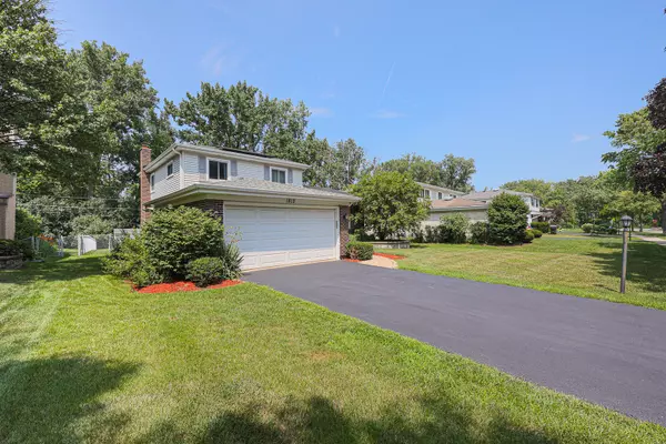 Mount Prospect, IL 60056,1812 E Apache LN