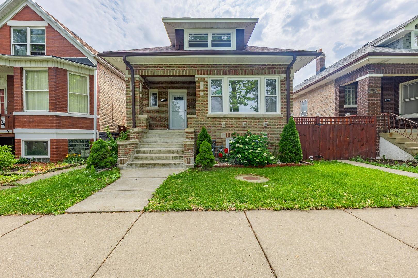 1223 S 57th CT, Cicero, IL 60804