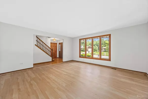 Westmont, IL 60559,816 Heath LN