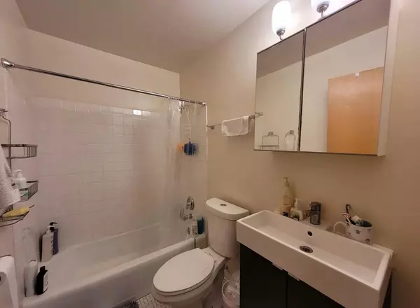 Evanston, IL 60201,2146 Sherman AVE #1C