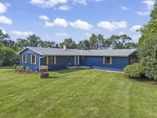 23W570 PINE DR, Carol Stream, IL 60188