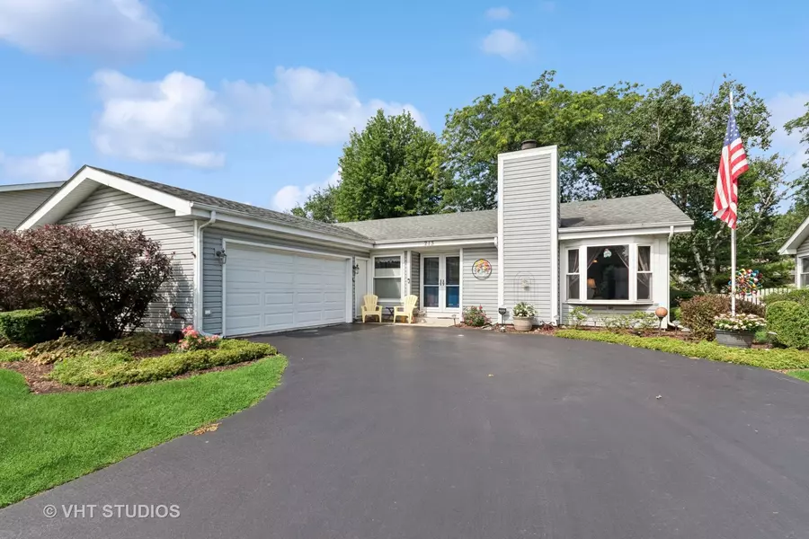 213 Plymouth LN, Bolingbrook, IL 60440