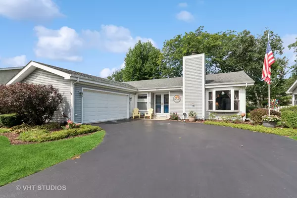 213 Plymouth LN, Bolingbrook, IL 60440