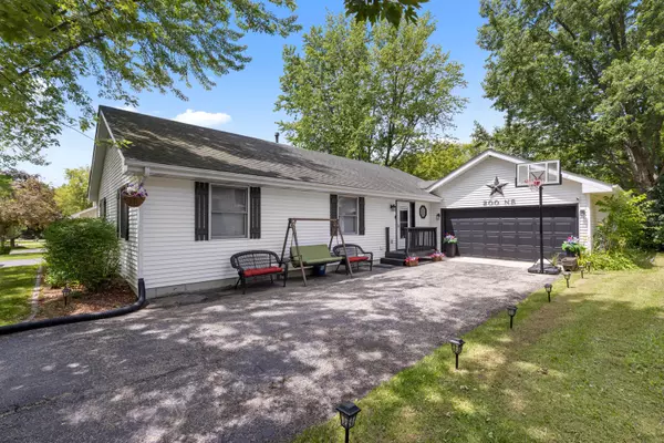 200 Bounty DR, Poplar Grove, IL 61065