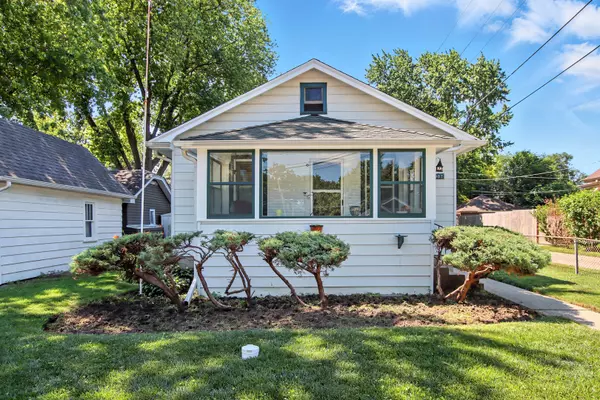 Waukegan, IL 60085,907 W Grove AVE