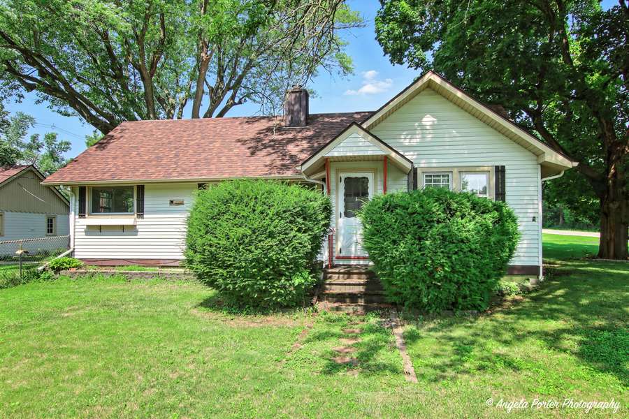 4713 Mccullom Lake RD, Mchenry, IL 60050