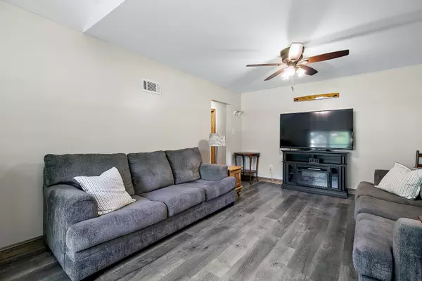 St. Anne, IL 60964,360 S 4th AVE