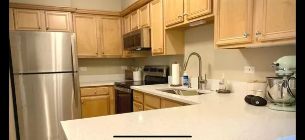 Libertyville, IL 60048,1635 N Milwaukee AVE #403