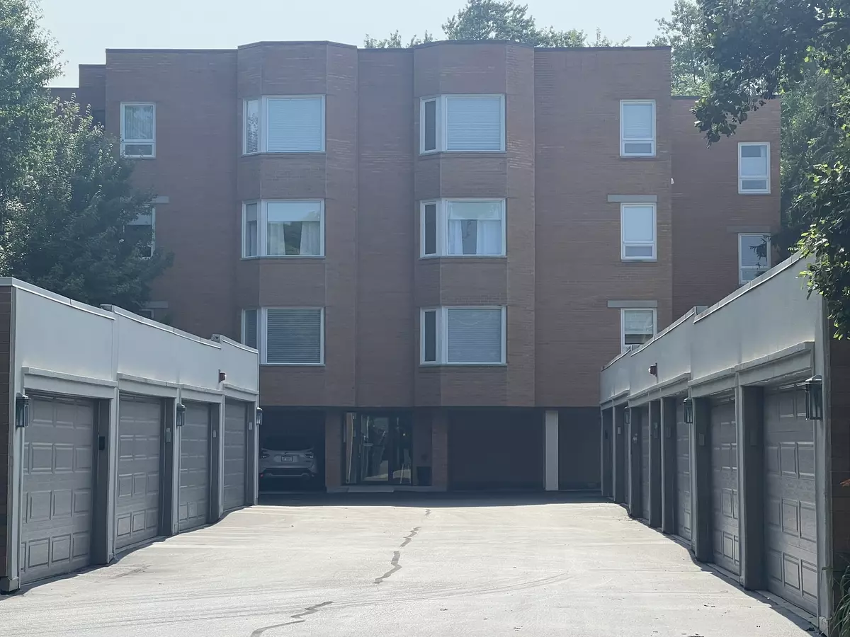Libertyville, IL 60048,1635 N Milwaukee AVE #403