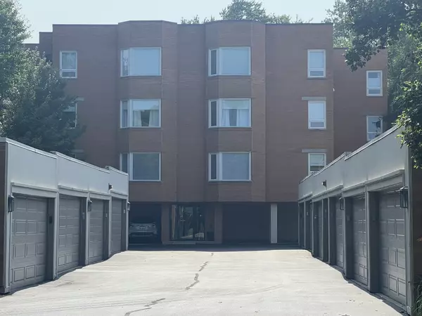 1635 N Milwaukee AVE #403, Libertyville, IL 60048