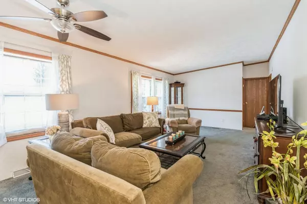 Crystal Lake, IL 60014,707 Hillcrest LN