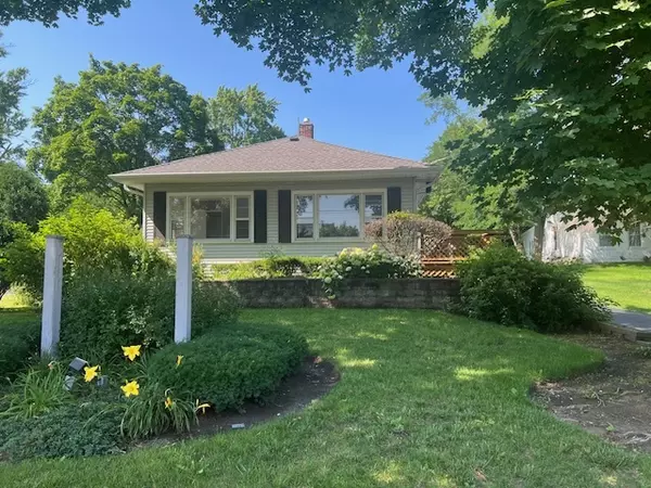 4052 Old Grand AVE, Gurnee, IL 60031