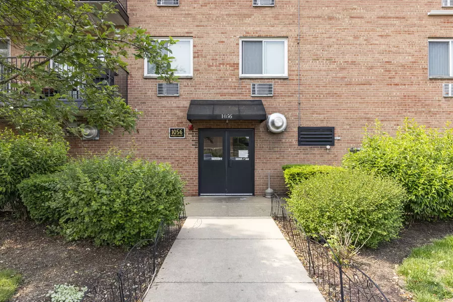 1056 N Mill ST #306, Naperville, IL 60563