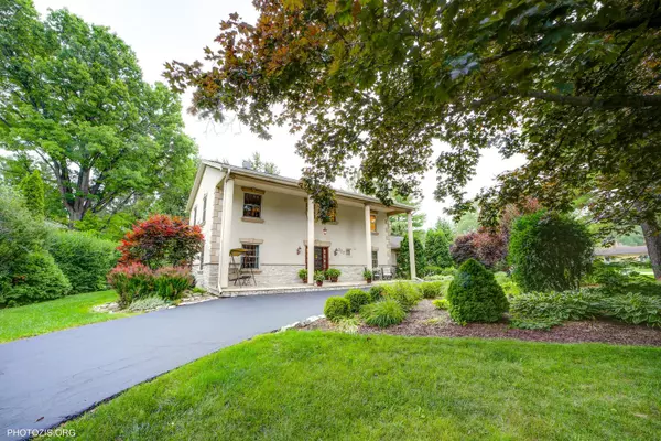 Inverness, IL 60010,227 Stratford LN