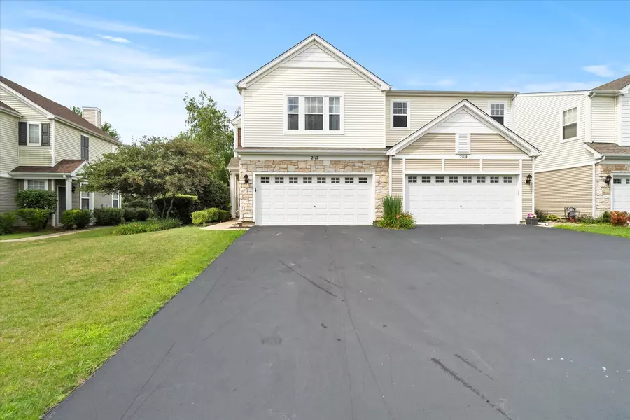 2117 Limestone LN, Carpentersville, IL 60110